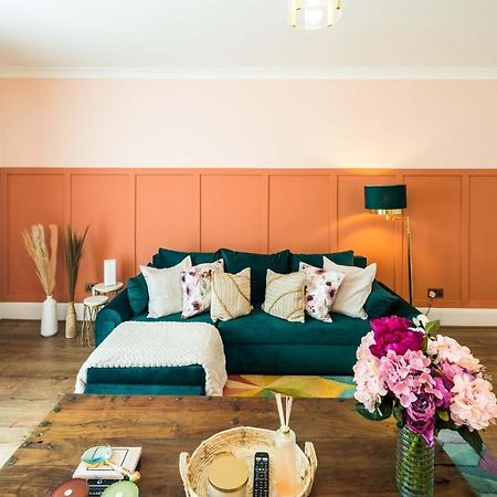 Charming Spacious 2Br Flat Near Station Plus Parking Londres Exterior foto