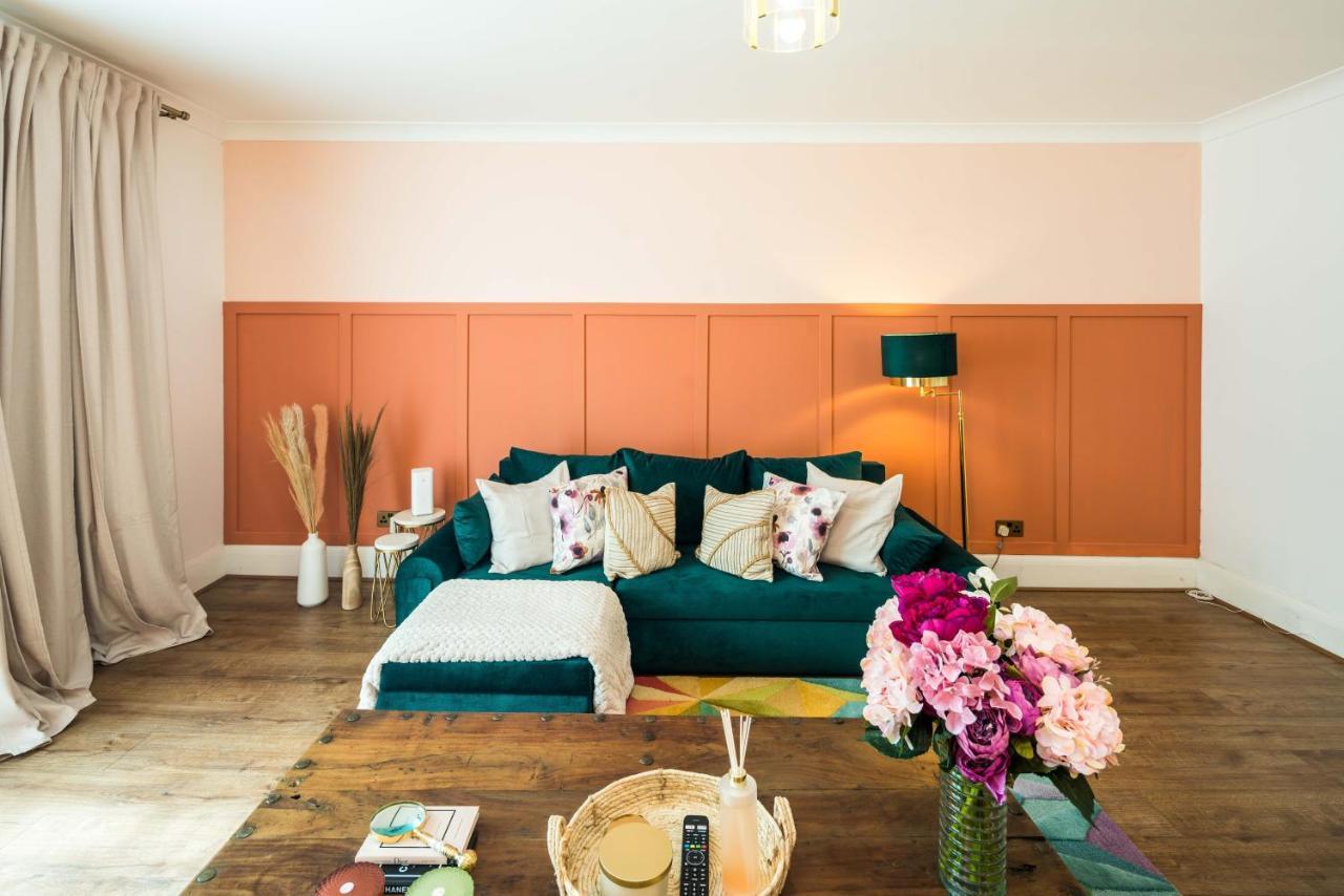 Charming Spacious 2Br Flat Near Station Plus Parking Londres Exterior foto