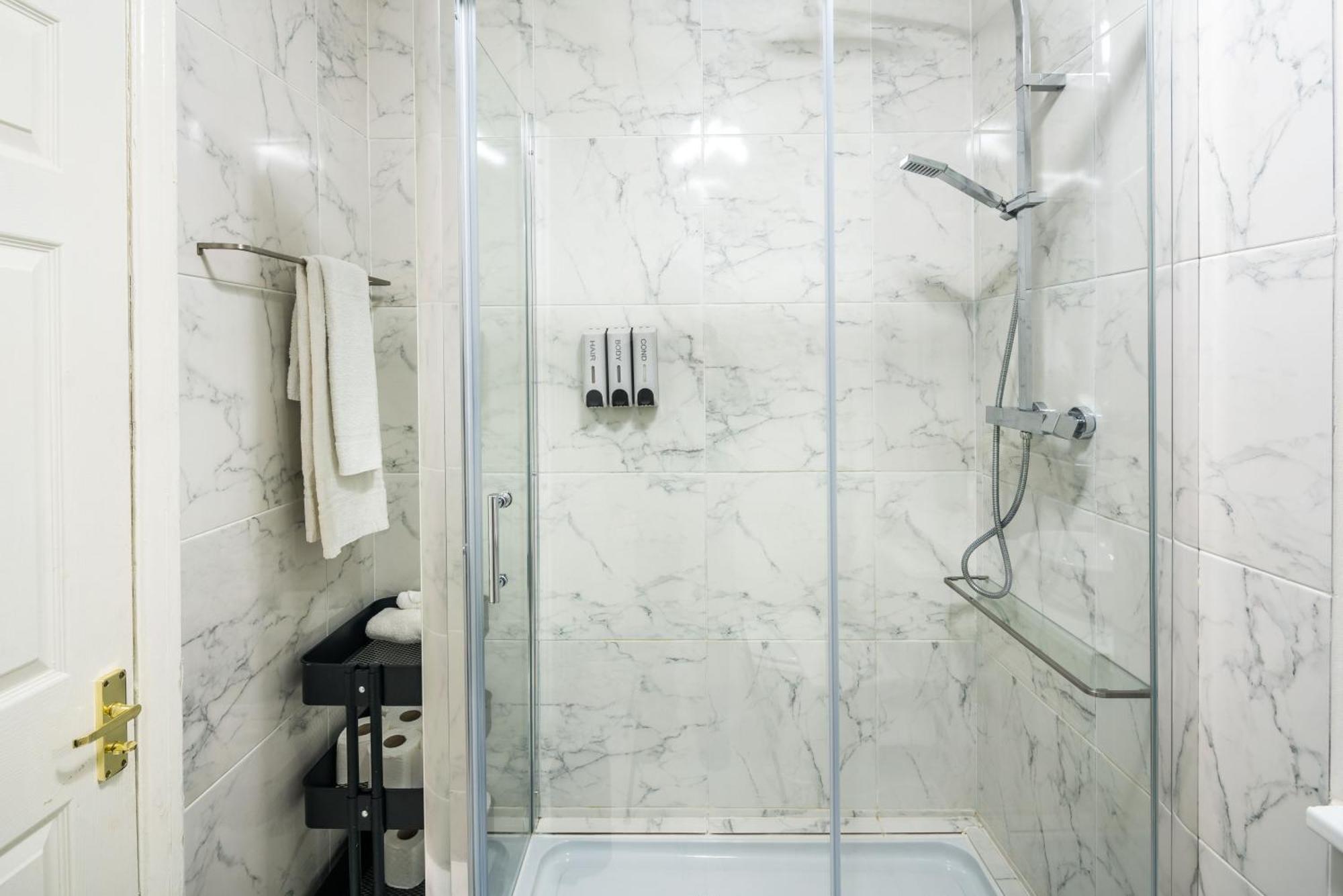 Charming Spacious 2Br Flat Near Station Plus Parking Londres Exterior foto