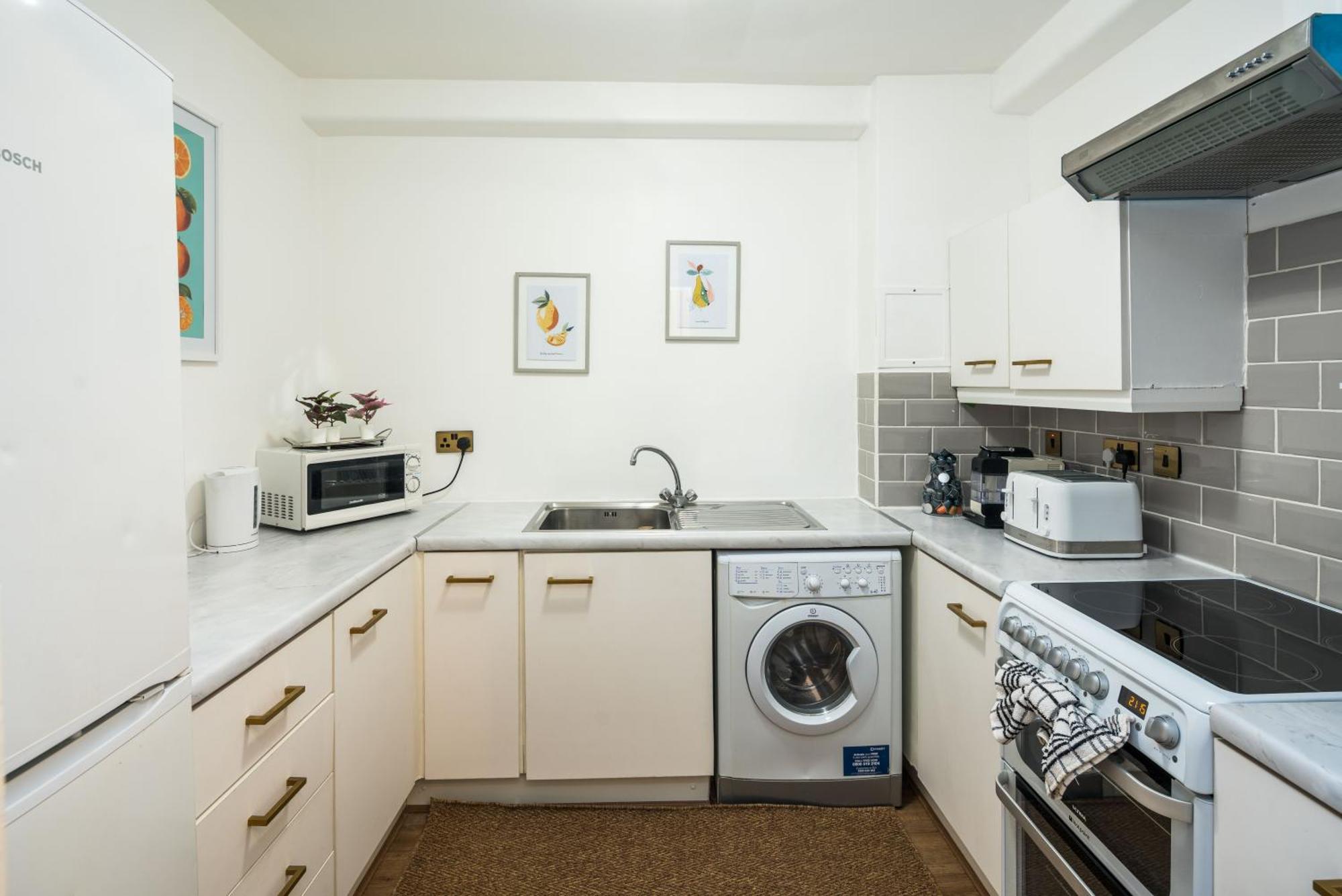 Charming Spacious 2Br Flat Near Station Plus Parking Londres Exterior foto