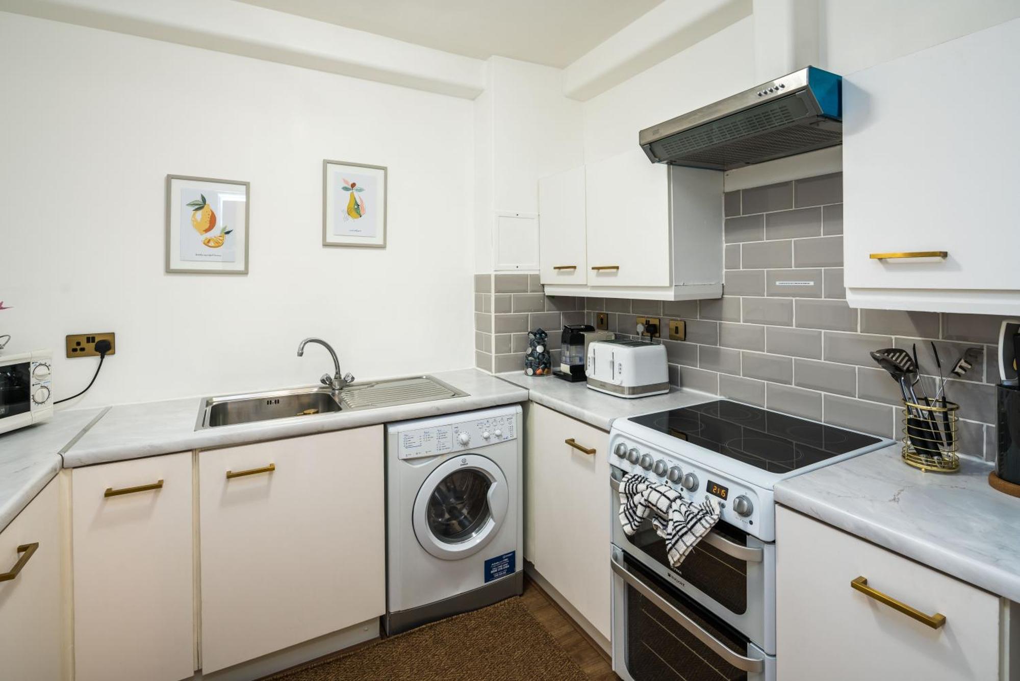 Charming Spacious 2Br Flat Near Station Plus Parking Londres Exterior foto