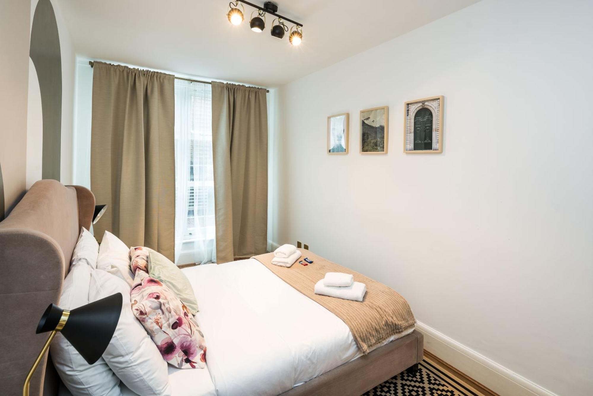 Charming Spacious 2Br Flat Near Station Plus Parking Londres Exterior foto